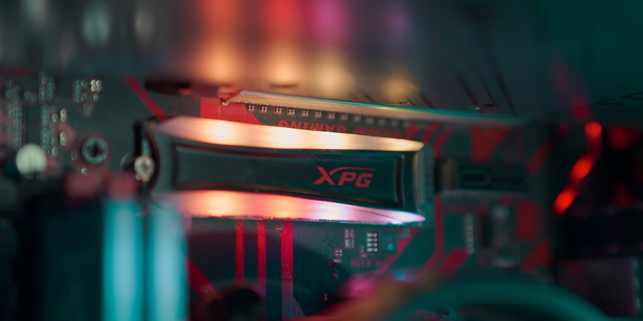 XPG SSD with heat spreader image