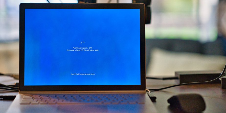 laptop with windows update image
