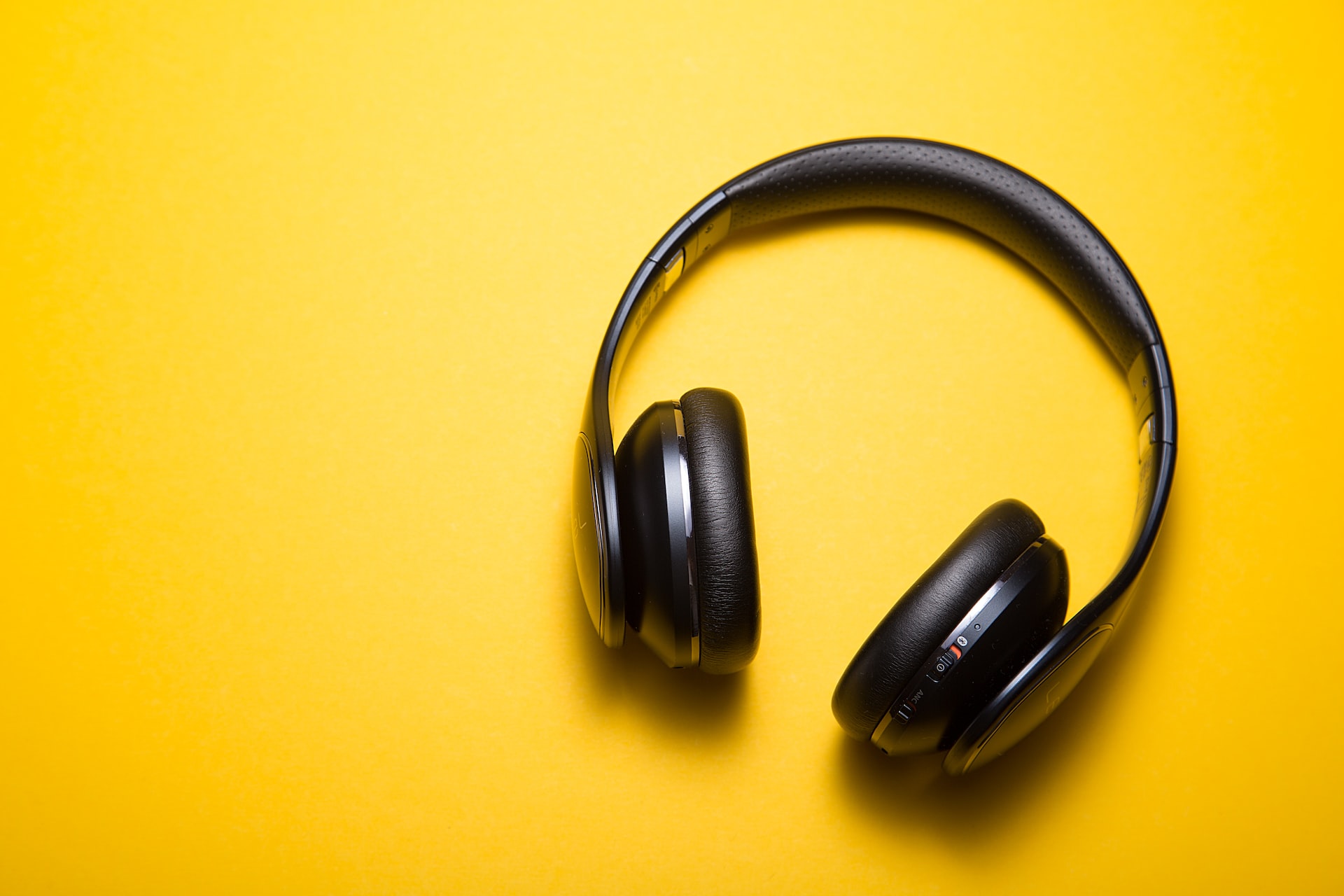 headphone yellow background image