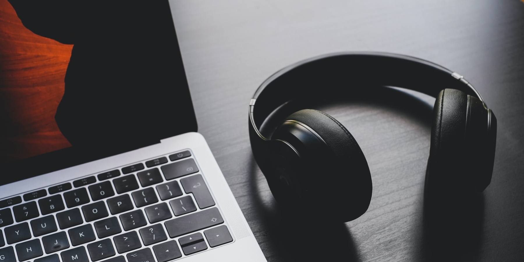 Laptop and headphone