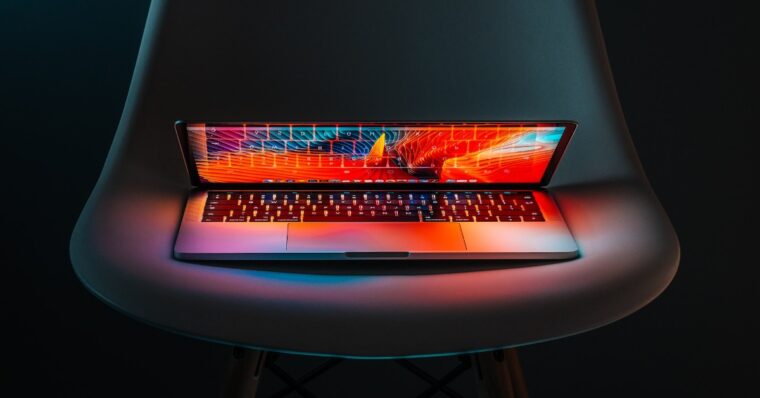 laptop closing image