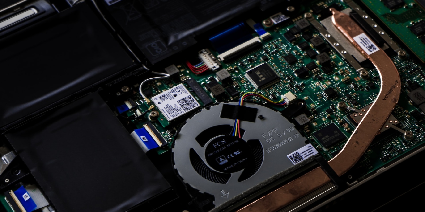 Opened laptop image