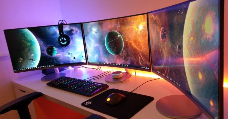 Triple monitor image