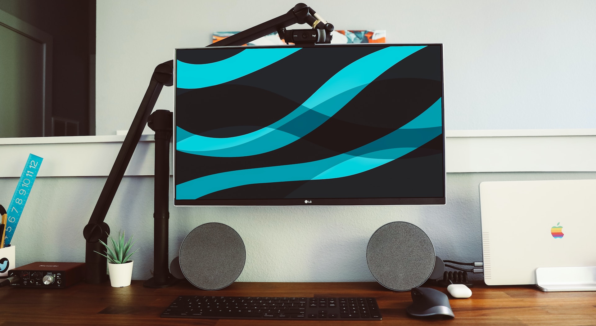 monitor with mount image