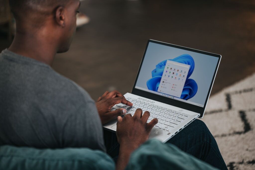 windows 11 laptop usage