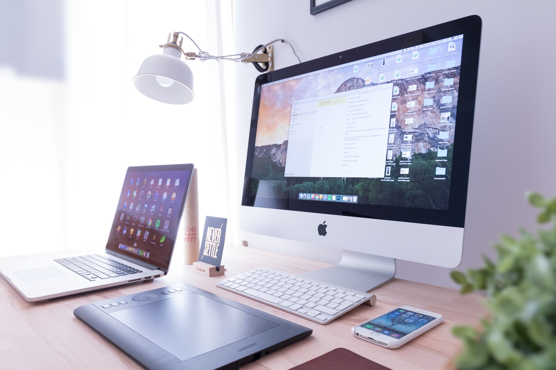 mac on a desk image