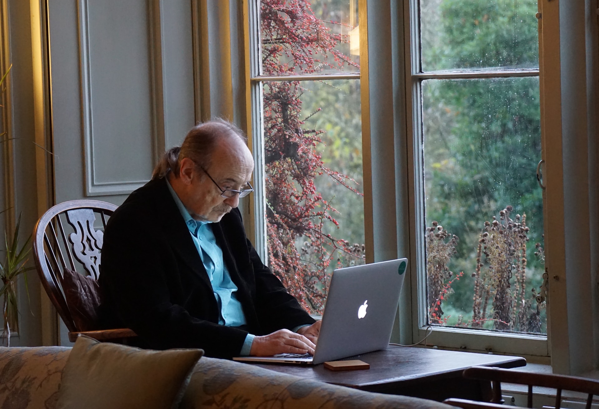 Old man and his macbook