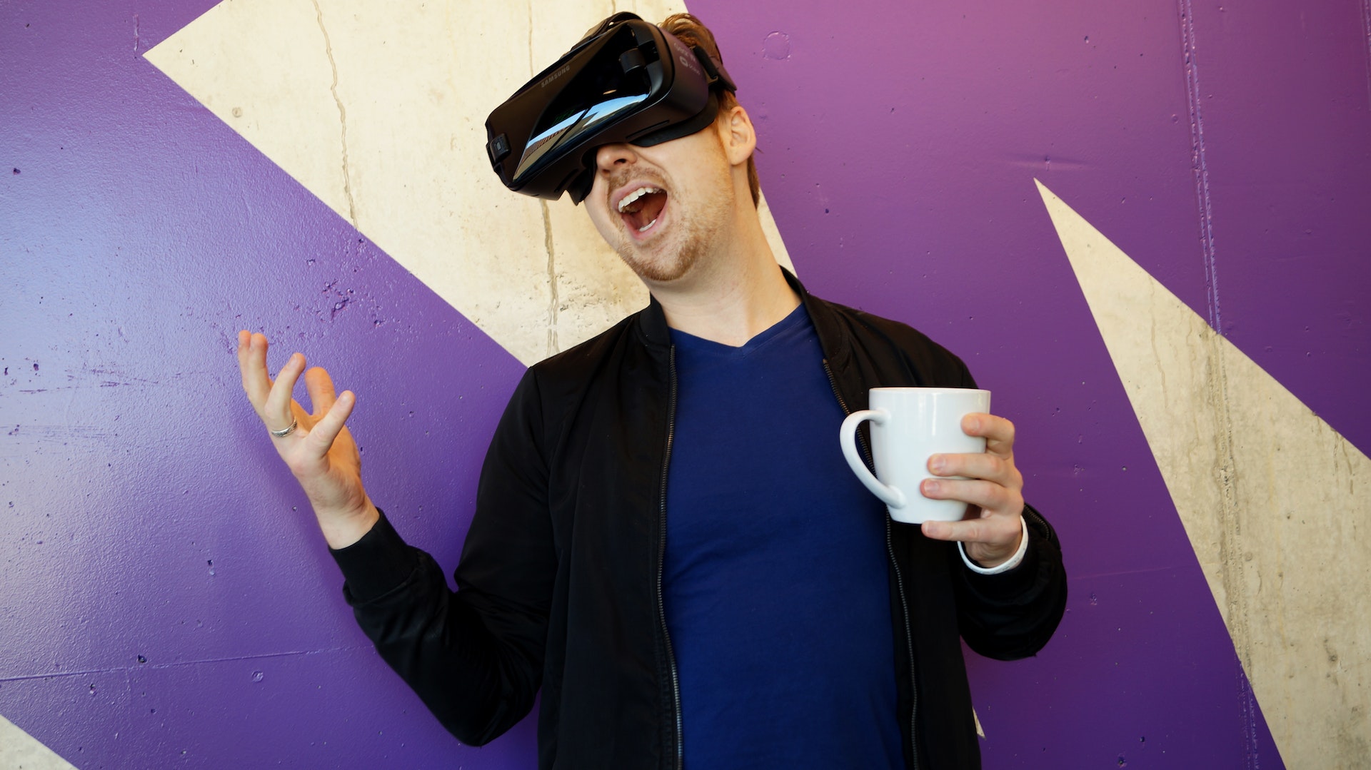 VR headset image